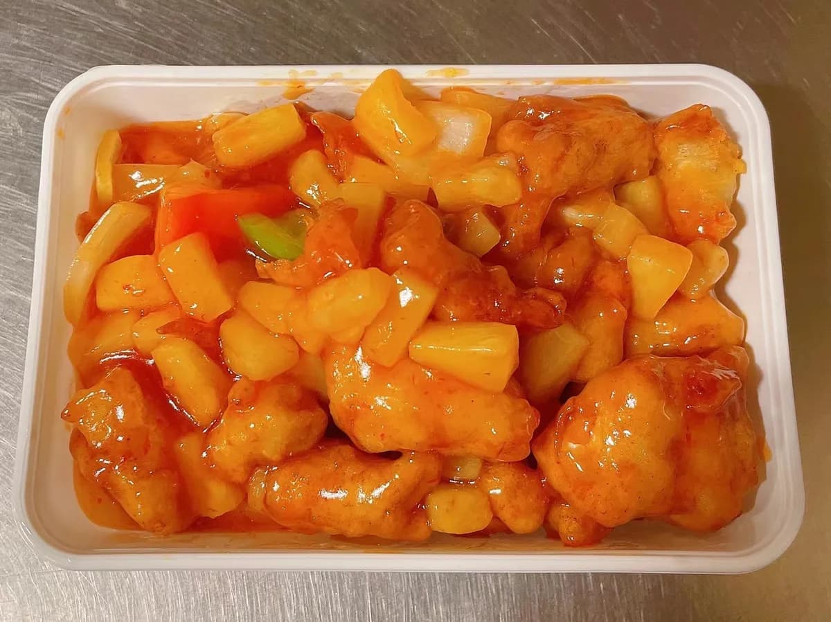 Koe Lou Kai — krokante kip in zoetzure saus